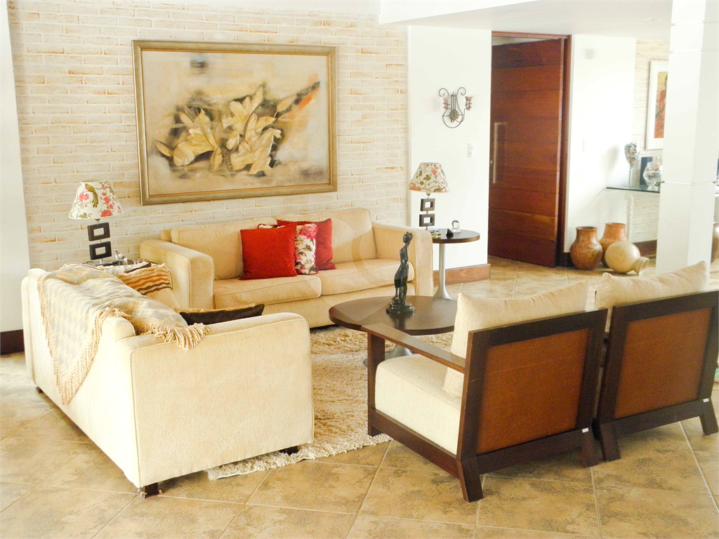 Casa à Venda Alto Padrão em Itanhaém, 4 suítes, closet, piscina, sauna, ateliê, varanda gourmet
