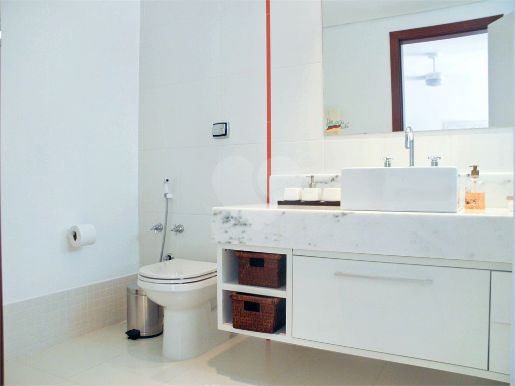 Casa à Venda Alto Padrão em Itanhaém, 4 suítes, closet, piscina, sauna, ateliê, varanda gourmet