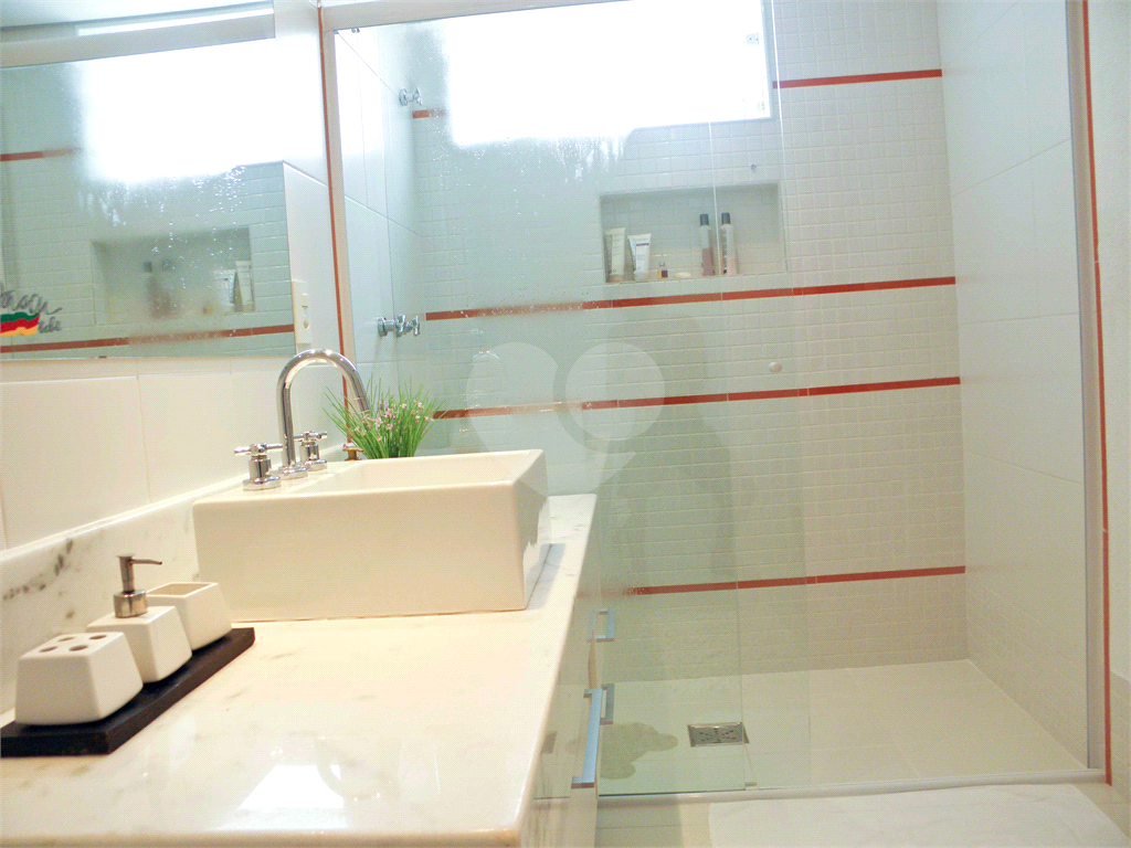 Casa à Venda Alto Padrão em Itanhaém, 4 suítes, closet, piscina, sauna, ateliê, varanda gourmet
