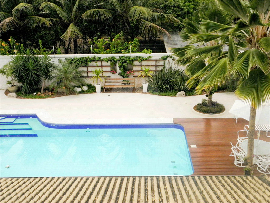 Casa à Venda Alto Padrão em Itanhaém, 4 suítes, closet, piscina, sauna, ateliê, varanda gourmet