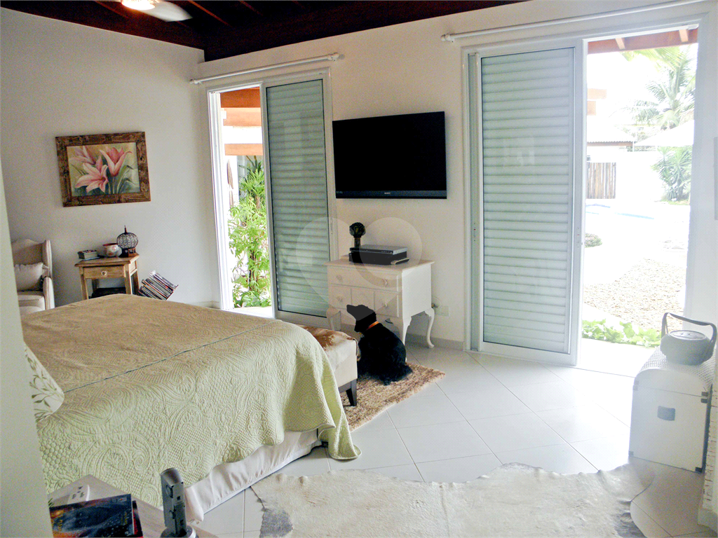 Casa à Venda Alto Padrão em Itanhaém, 4 suítes, closet, piscina, sauna, ateliê, varanda gourmet