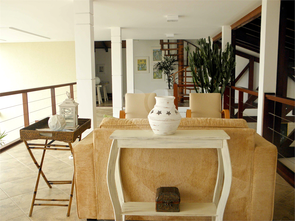 Casa à Venda Alto Padrão em Itanhaém, 4 suítes, closet, piscina, sauna, ateliê, varanda gourmet