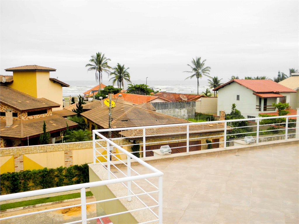 Casa à Venda Alto Padrão em Itanhaém, 4 suítes, closet, piscina, sauna, ateliê, varanda gourmet
