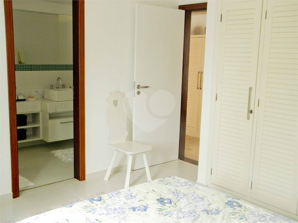 Casa à Venda Alto Padrão em Itanhaém, 4 suítes, closet, piscina, sauna, ateliê, varanda gourmet