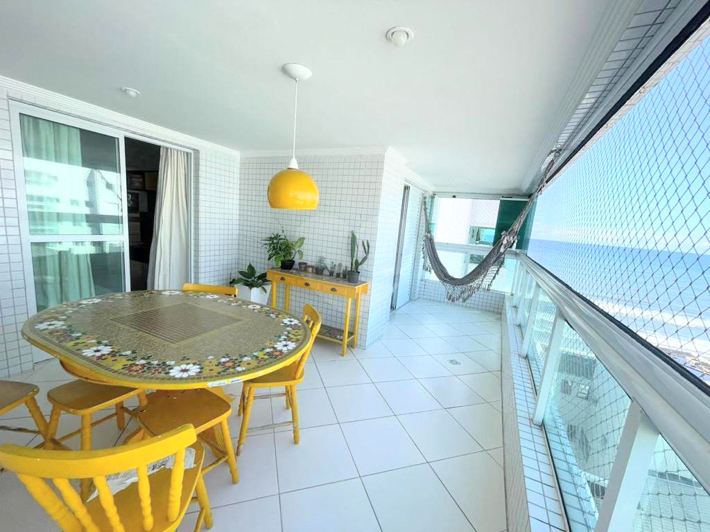 APARTAMENTO em CENTRO