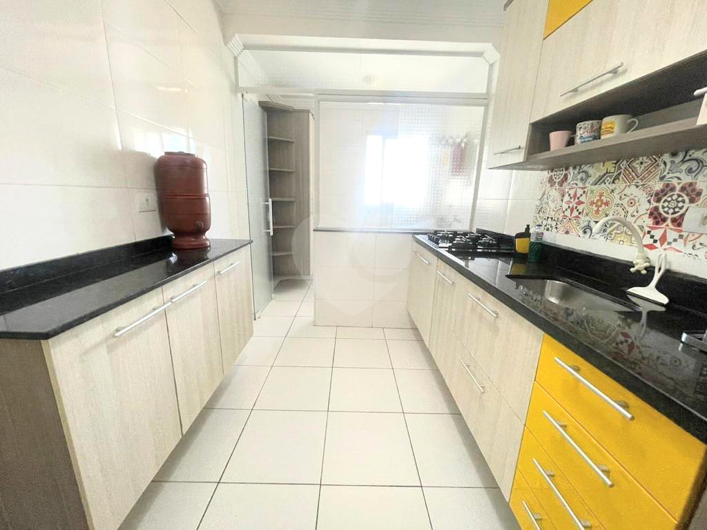 APARTAMENTO em CENTRO