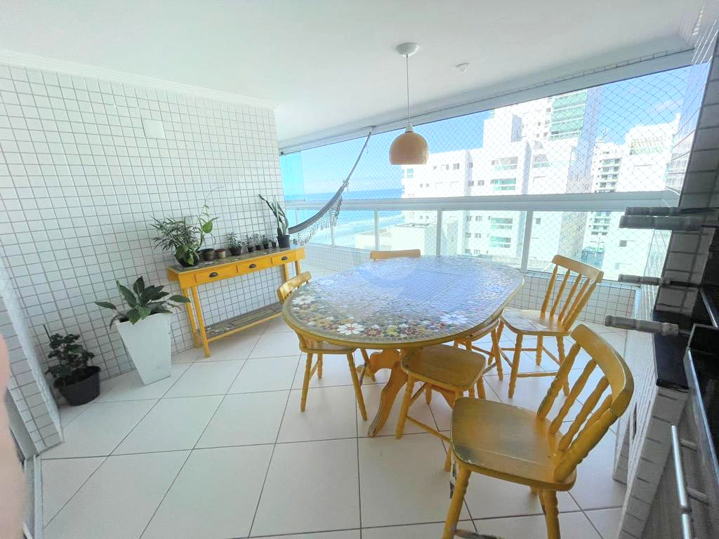 APARTAMENTO em CENTRO