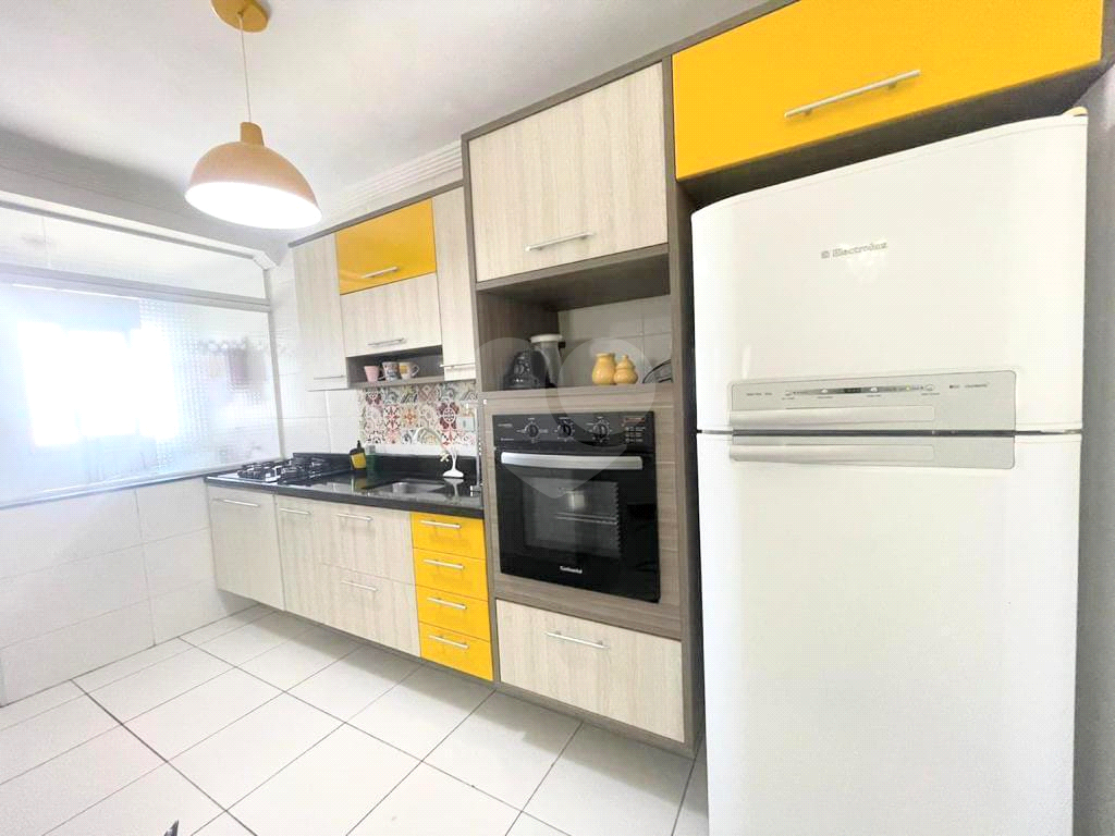 APARTAMENTO em CENTRO