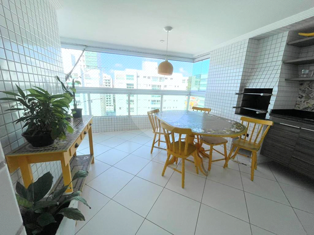 APARTAMENTO em CENTRO