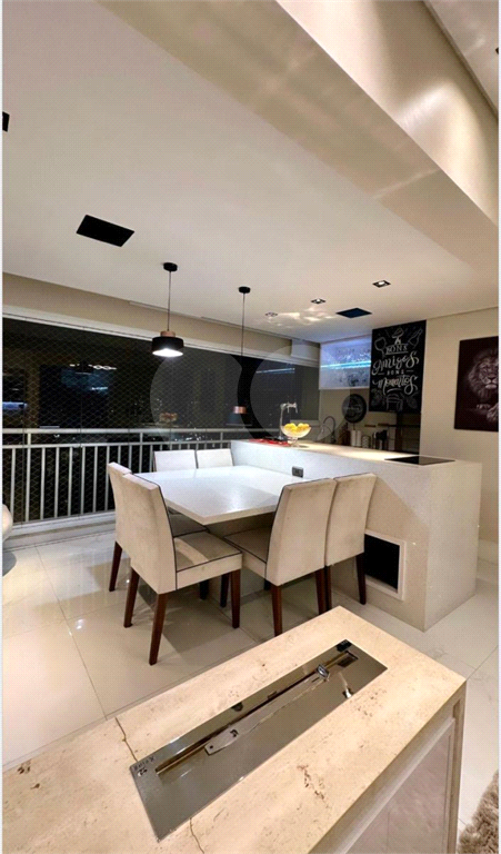 Apartamento no Tatuapé de 102m2 sendo 2 suítes, varanda gourmet, chopeira, 2 vagas demarcadas 