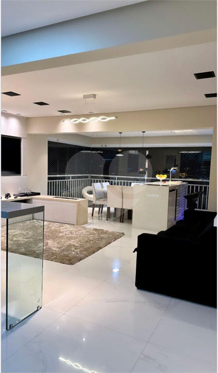 Apartamento no Tatuapé de 102m2 sendo 2 suítes, varanda gourmet, chopeira, 2 vagas demarcadas 