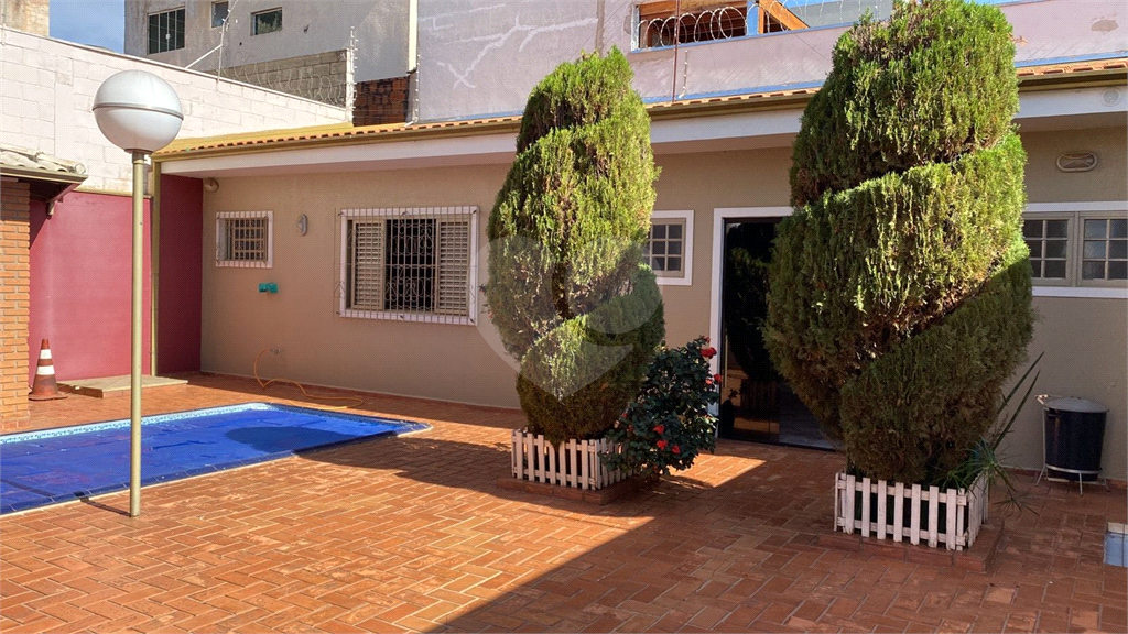 Casa à venda com 4 quartos, 309m² - Foto 1