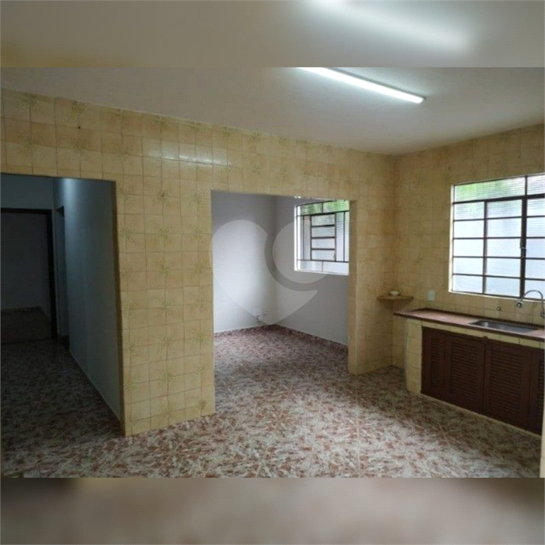 Casa à venda com 3 quartos, 243m² - Foto 2