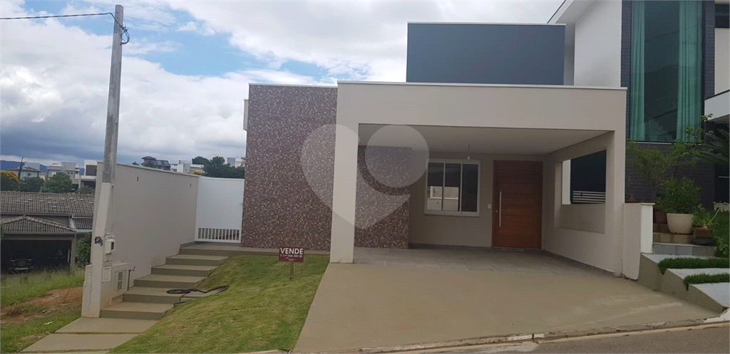  Casa em Condomínio Fechado em Cabreúva