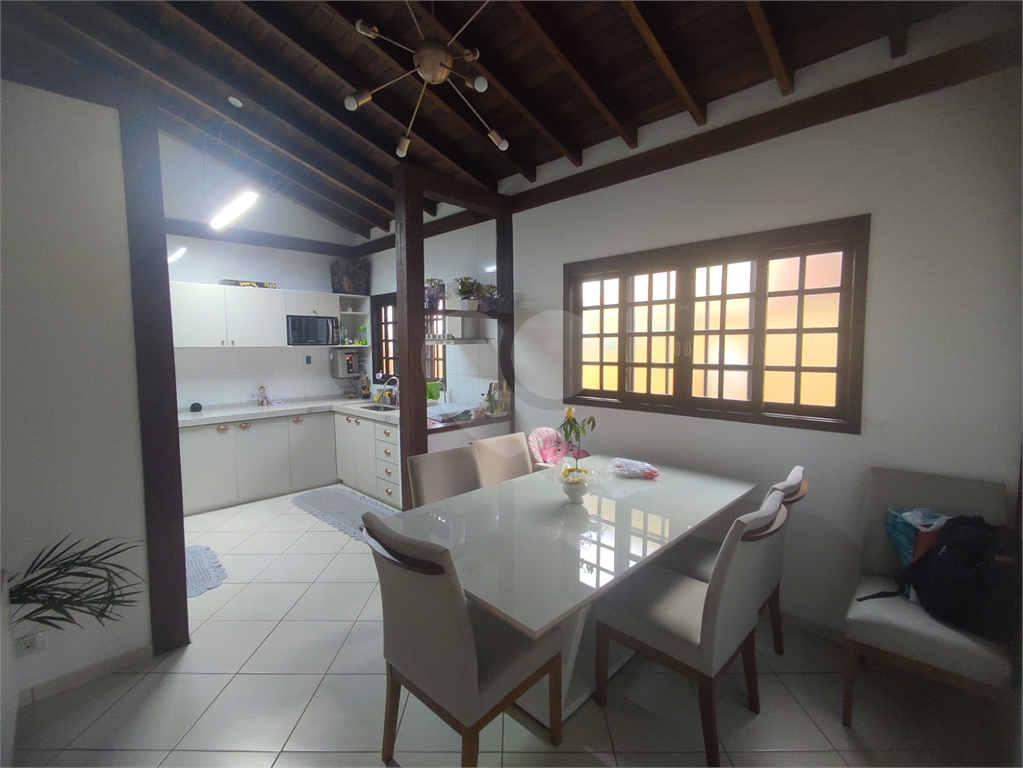 Casa à venda com 2 quartos, 125m² - Foto 2