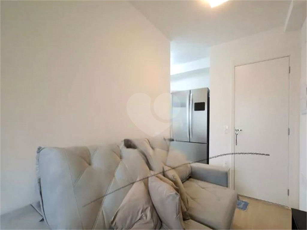 Apto 3 dorm. Sendo 1 suite e 1 banheiro uso comum. Reformado e mobiliado.