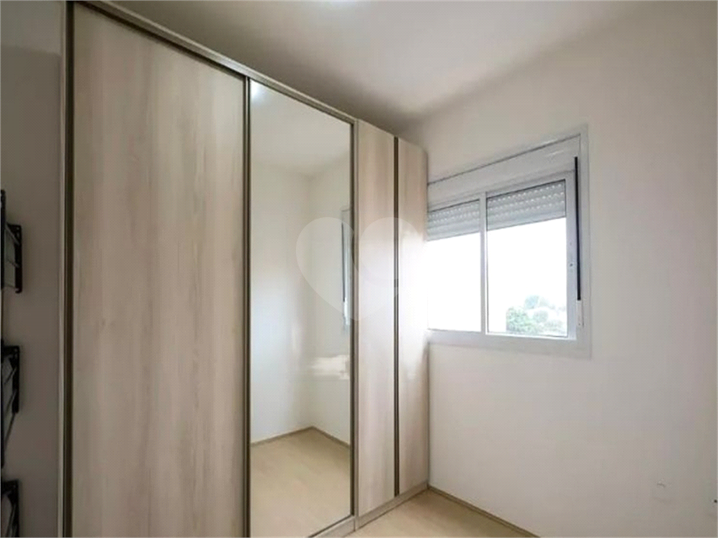 Apto 3 dorm. Sendo 1 suite e 1 banheiro uso comum. Reformado e mobiliado.