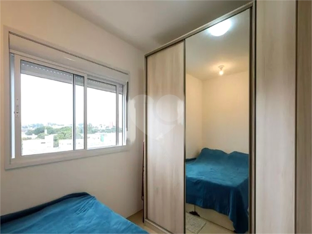 Apto 3 dorm. Sendo 1 suite e 1 banheiro uso comum. Reformado e mobiliado.