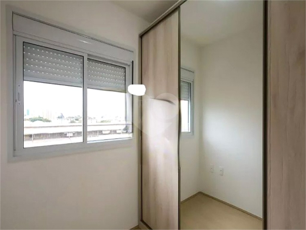 Apto 3 dorm. Sendo 1 suite e 1 banheiro uso comum. Reformado e mobiliado.