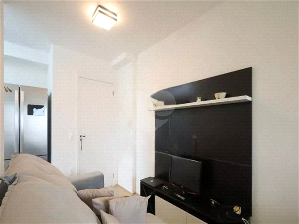 Apto 3 dorm. Sendo 1 suite e 1 banheiro uso comum. Reformado e mobiliado.