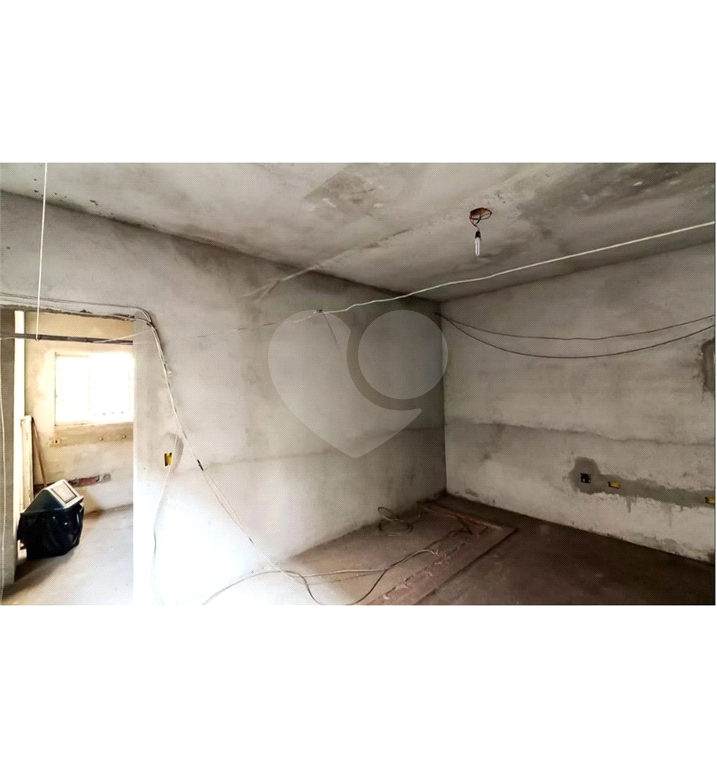Terreno com 3 casas, em rua calma e tranquila. Acesso fácil para Santana e BarraFunda