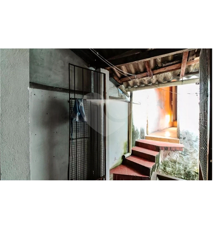 Terreno com 3 casas, em rua calma e tranquila. Acesso fácil para Santana e BarraFunda