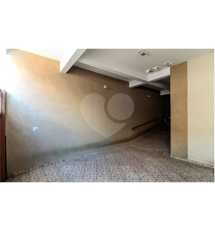 Terreno com 3 casas, em rua calma e tranquila. Acesso fácil para Santana e BarraFunda