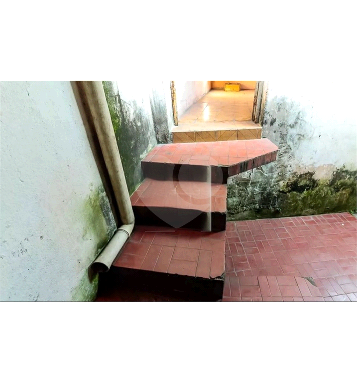 Terreno com 3 casas, em rua calma e tranquila. Acesso fácil para Santana e BarraFunda
