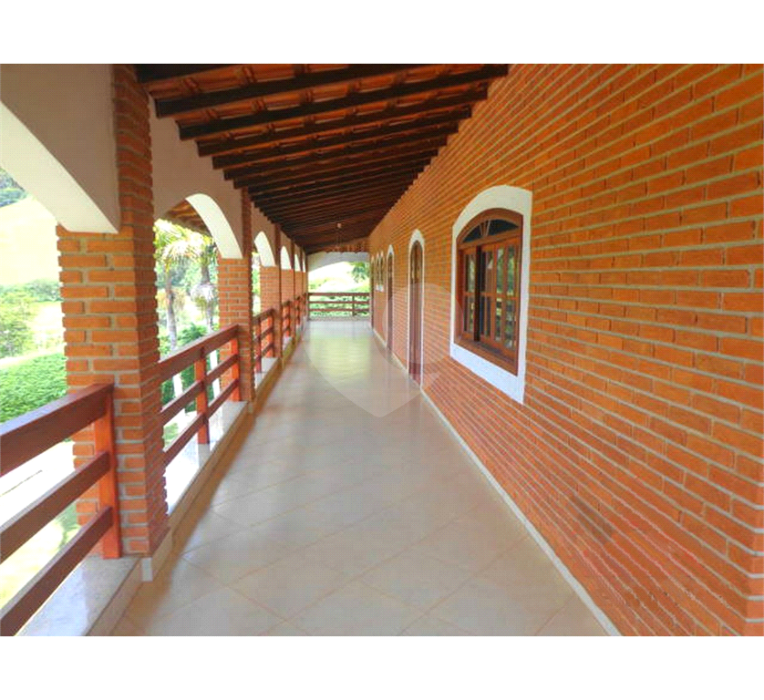Chácara com 10 Quartos - 6 suítes