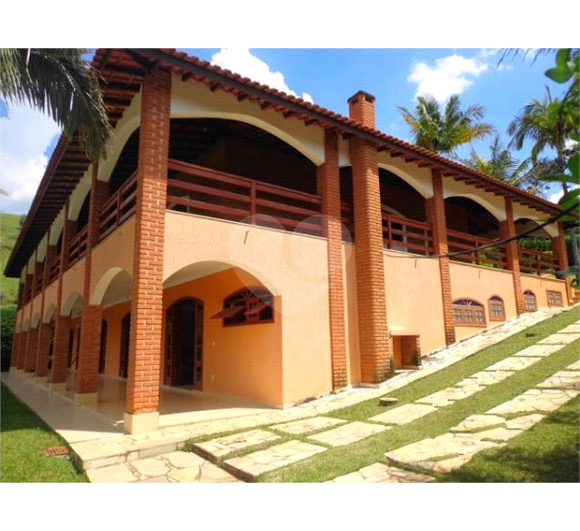 Chácara com 10 Quartos - 6 suítes