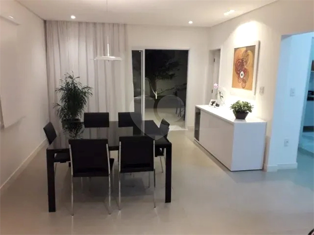 Casa com 225m² à venda no condomínio Aruã Brisas