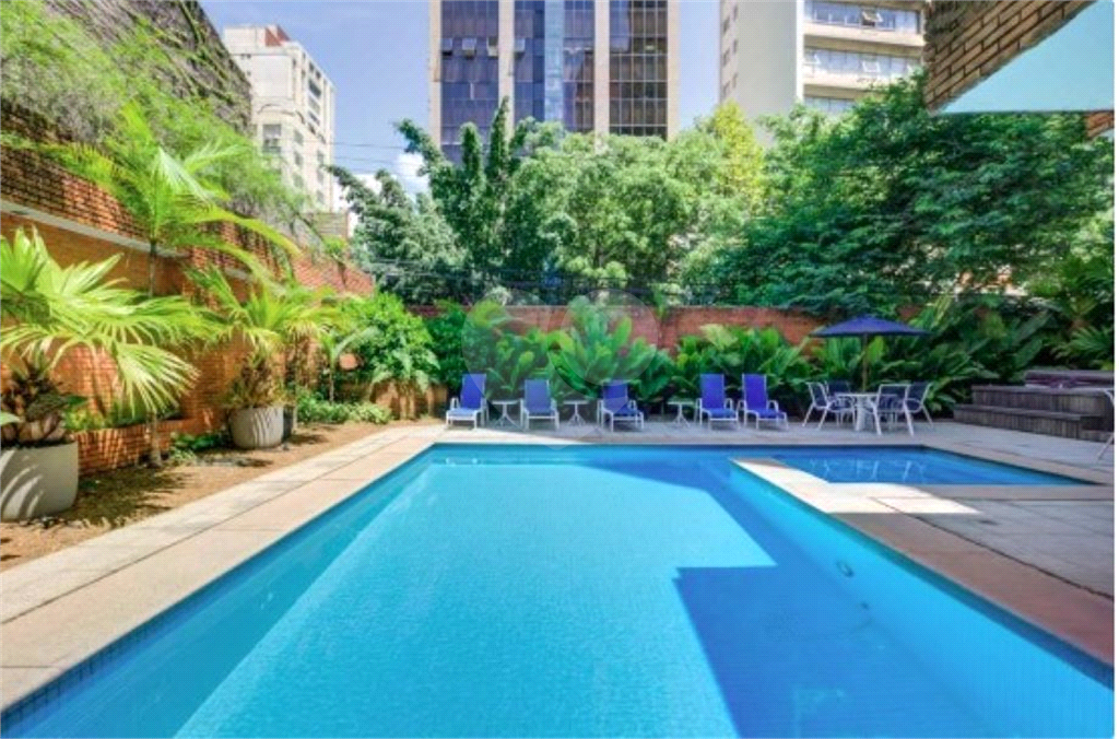 Cobertura a venda no Jardins. 