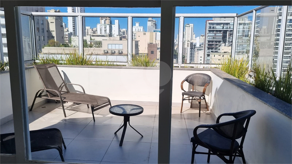 Cobertura a venda no Jardins. 