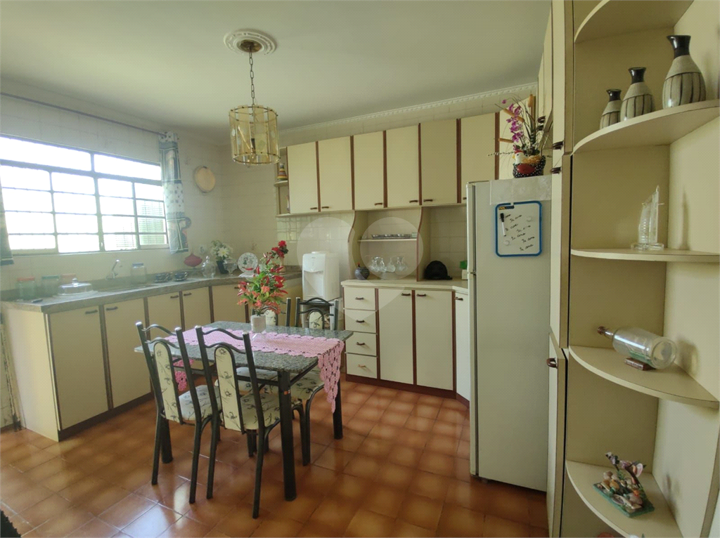 Casa à venda e aluguel com 2 quartos, 203m² - Foto 1