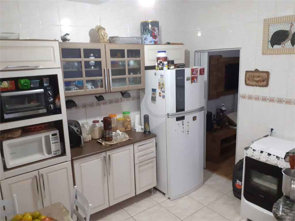 Espetacular sobrado com 6 metros de frente × 28 de fundos, fica a 300 metrô Santana,