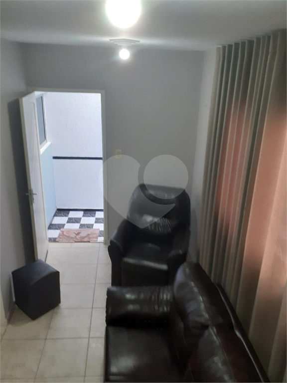 Espetacular sobrado com 6 metros de frente × 28 de fundos, fica a 300 metrô Santana,
