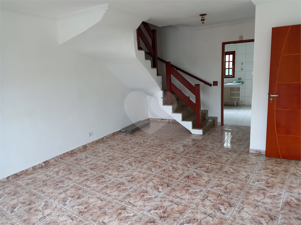 OPORTUNIDADE - Sobrado com 3 suítes próximo da Av Timóteo Penteado