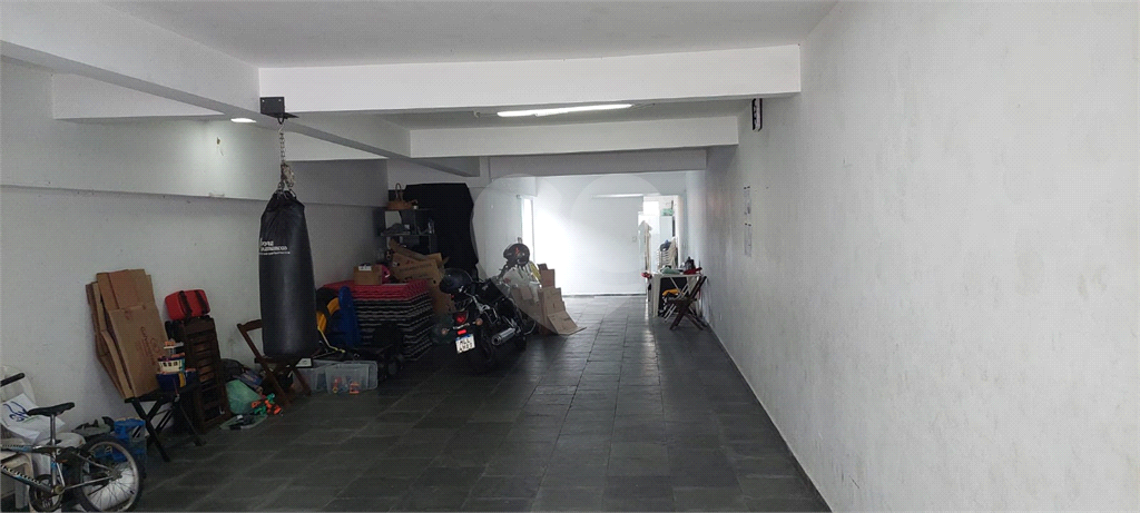Sobrado, com 3 dormitórios, 01 suíte e armários planejados, lavanderia, garagem para 5 carros
