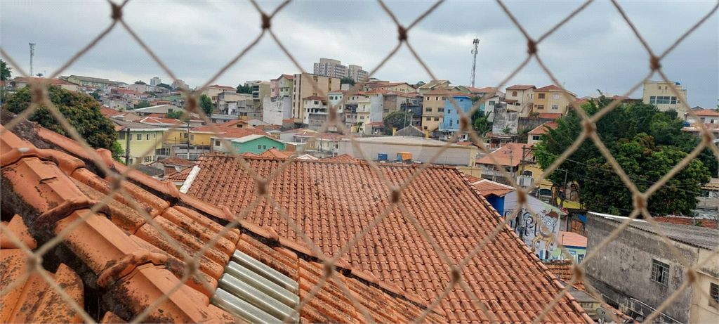 Sobrado, com 3 dormitórios, 01 suíte e armários planejados, lavanderia, garagem para 5 carros