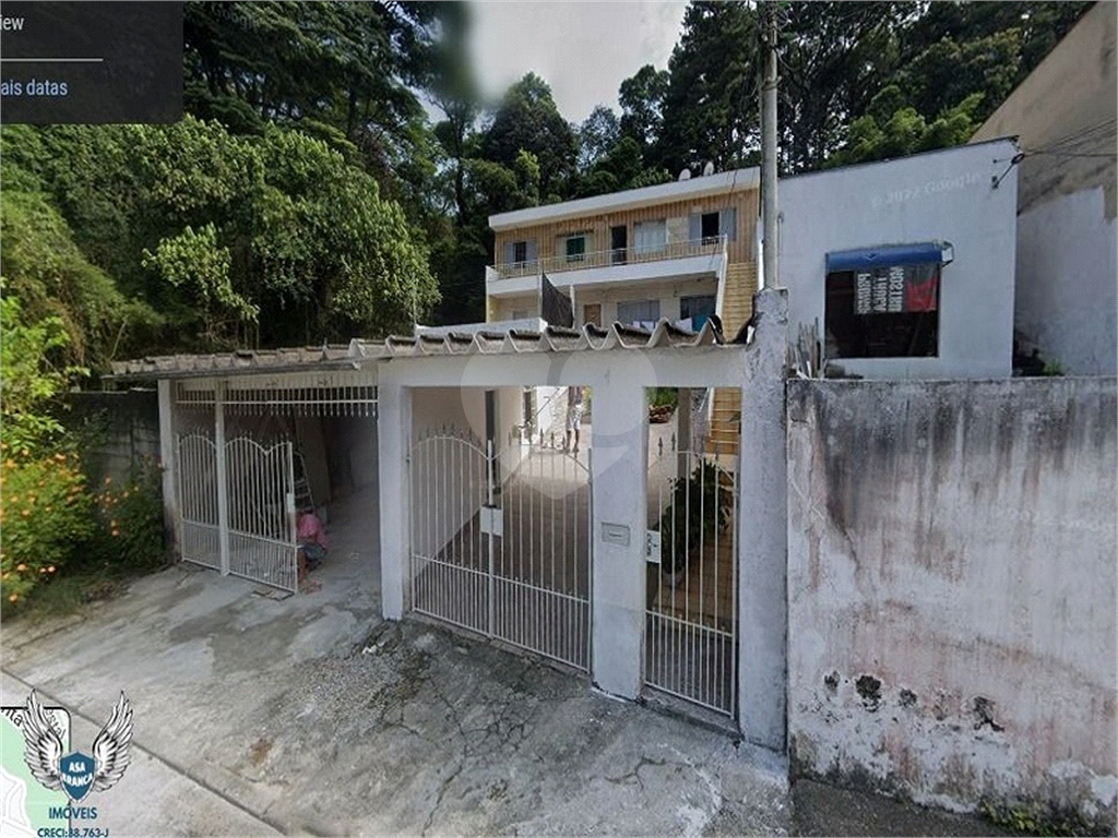 Sobrado com quatro dormitórios e seis vagas e mais duas casas para renda. 