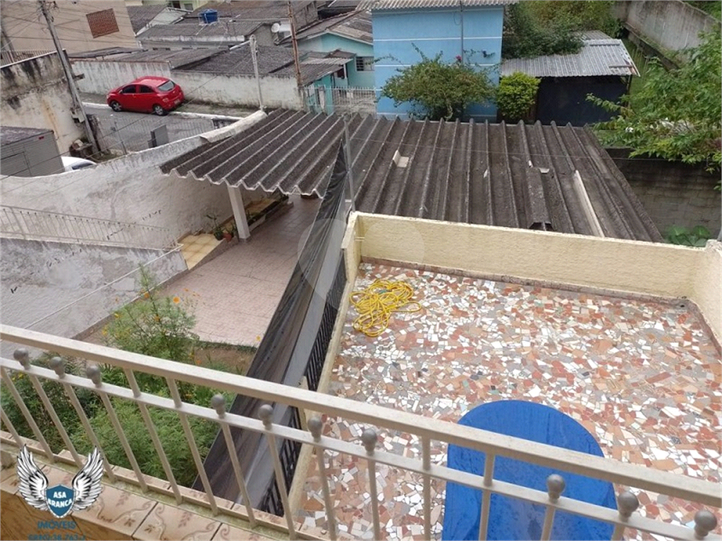 Sobrado com quatro dormitórios e seis vagas e mais duas casas para renda. 