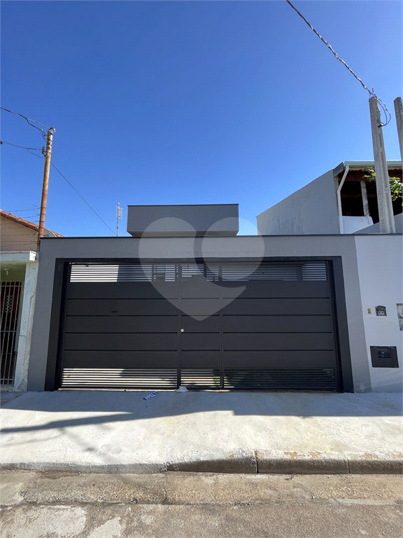 Casa à venda com 3 quartos, 105m² - Foto 1