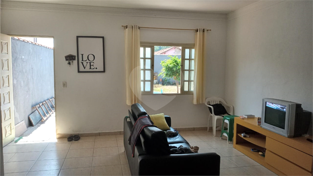 Excelente Sobrado em Mongaguá, 02 dormitórios, sala para 2 ambientes e quintal