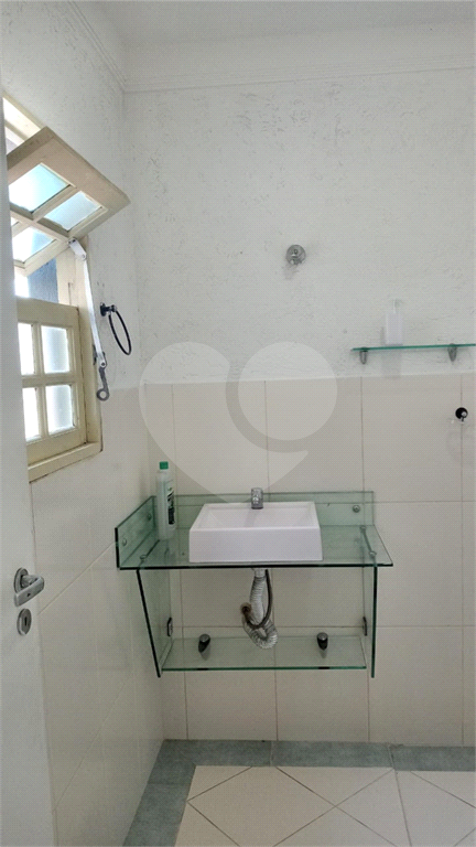 Excelente Sobrado em Mongaguá, 02 dormitórios, sala para 2 ambientes e quintal