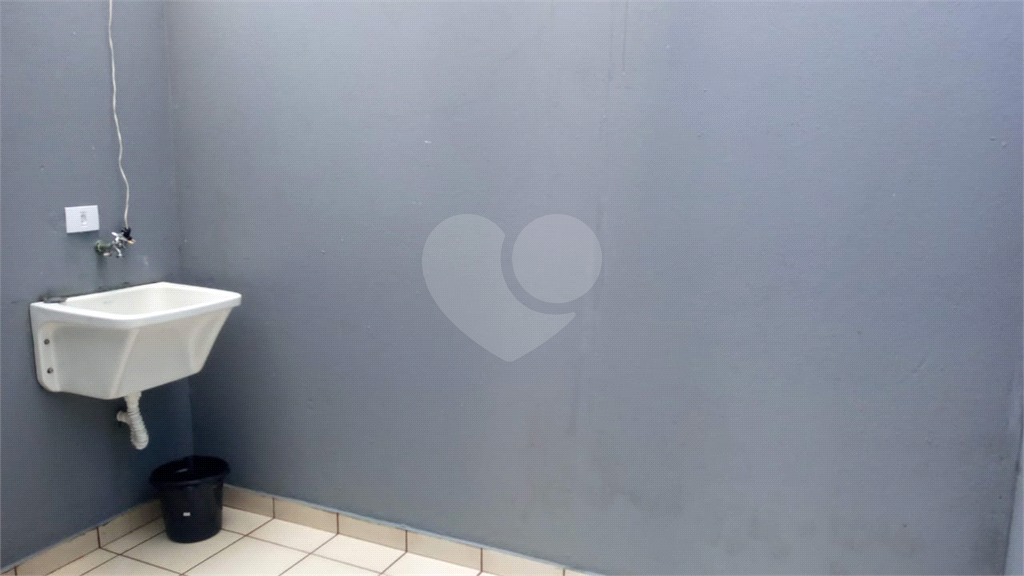 Excelente Sobrado em Mongaguá, 02 dormitórios, sala para 2 ambientes e quintal