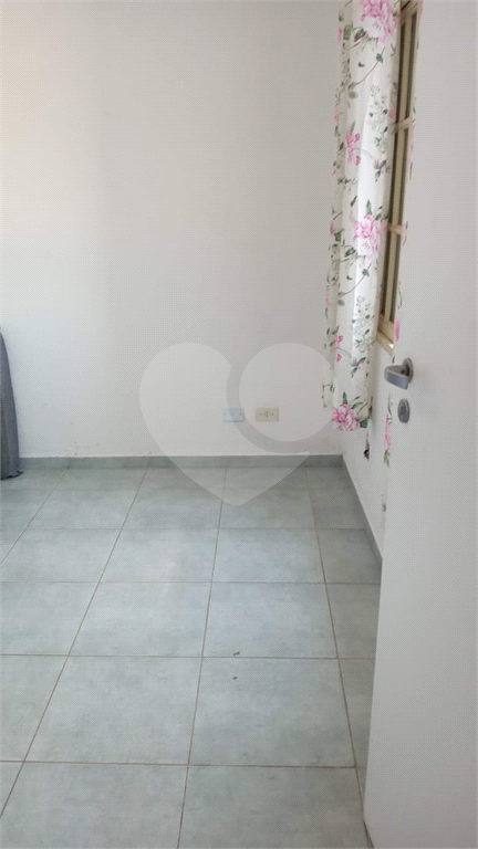 Excelente Sobrado em Mongaguá, 02 dormitórios, sala para 2 ambientes e quintal