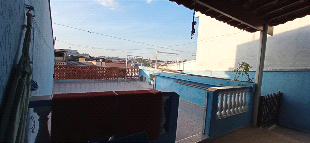Casa térrea  com 2 dormitórios, sala, cozinha, banheiro e lavanderia com churrasqueira no quintal 