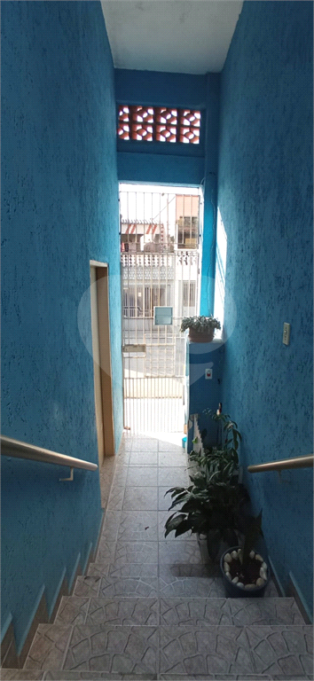 Casa térrea  com 2 dormitórios, sala, cozinha, banheiro e lavanderia com churrasqueira no quintal 