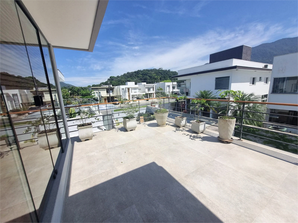 Casa 4 quartos em Caraguatatuba