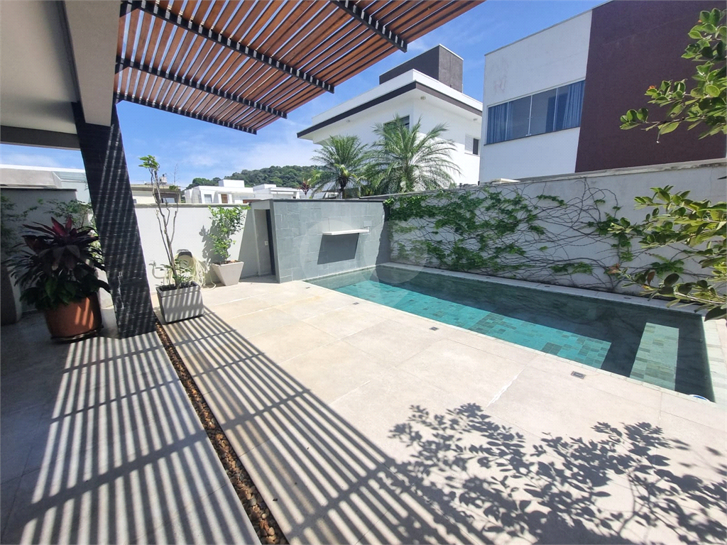 Casa 4 quartos em Caraguatatuba